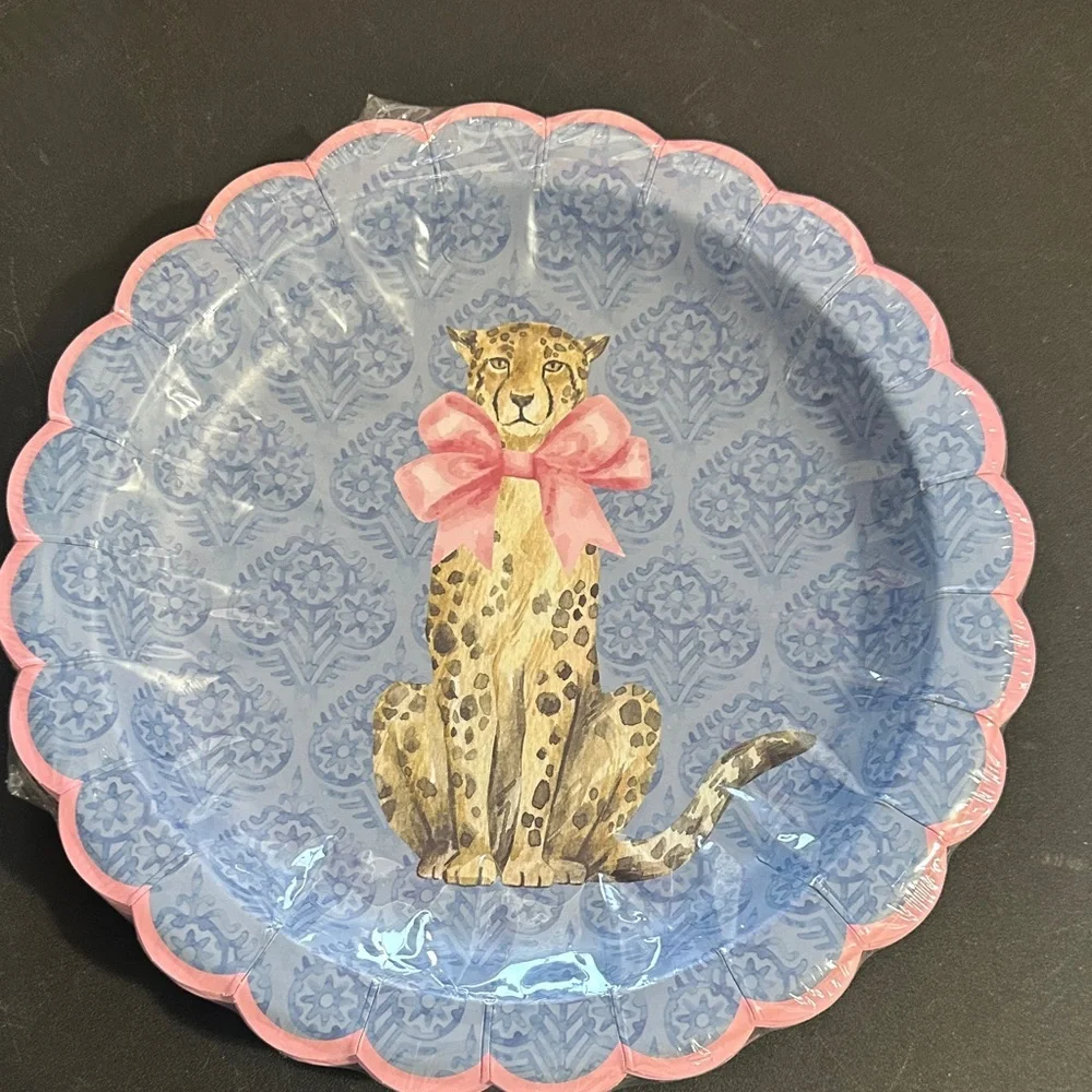 Cheetah design paper plates set of 16